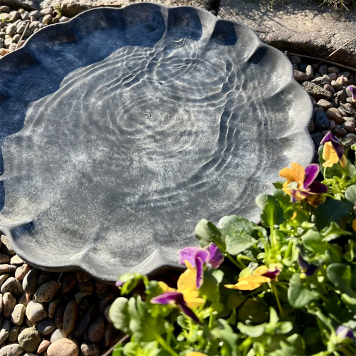 ELDgarden fågelbad i blomsterdesign