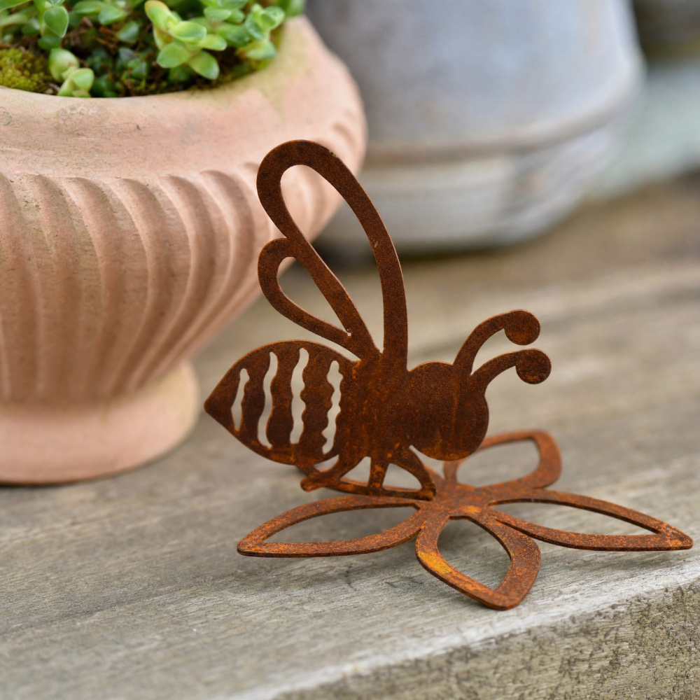 Dana's iron figurine - Bee on a flower - Image 3