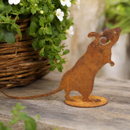 Danas Eisenfigur – Maus auf den Hinterbeinen