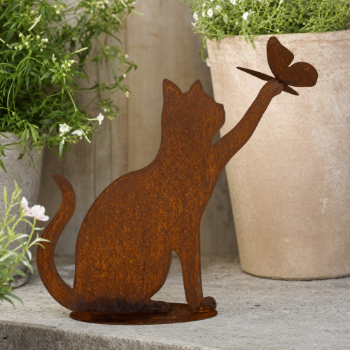 Danas järnfigur - Katt med fjäril på tassen