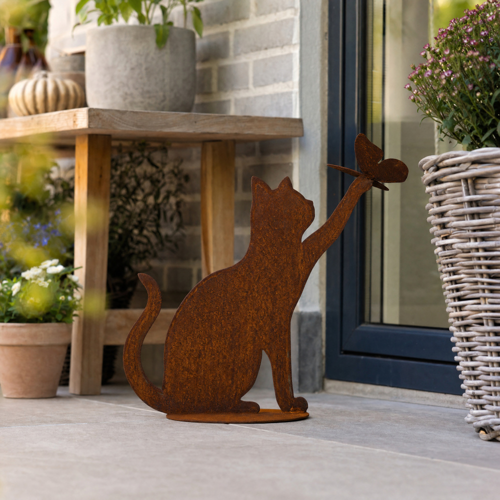 Dana's iron figurine - Cat with a butterfly on its paw - Image 3