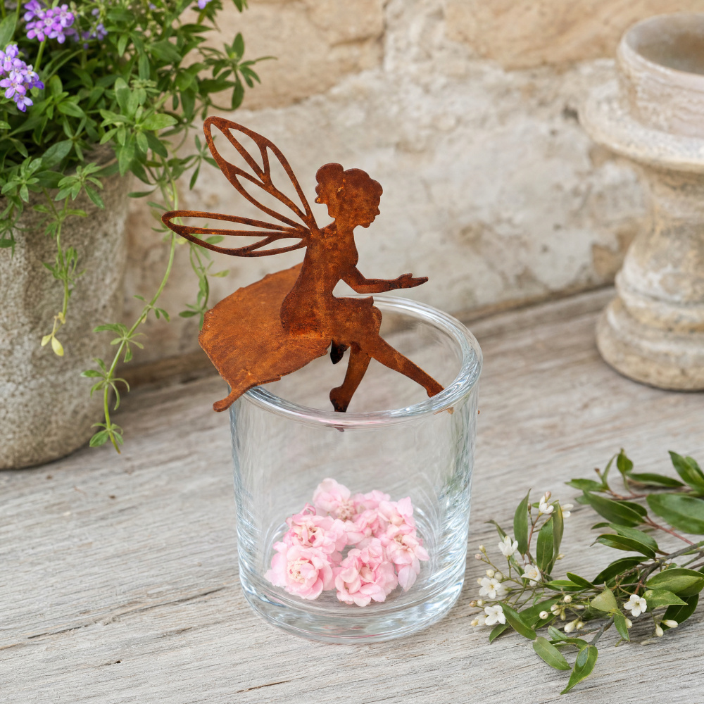 Dana's iron figurine - Fairy sitting on a leaf - Image 2