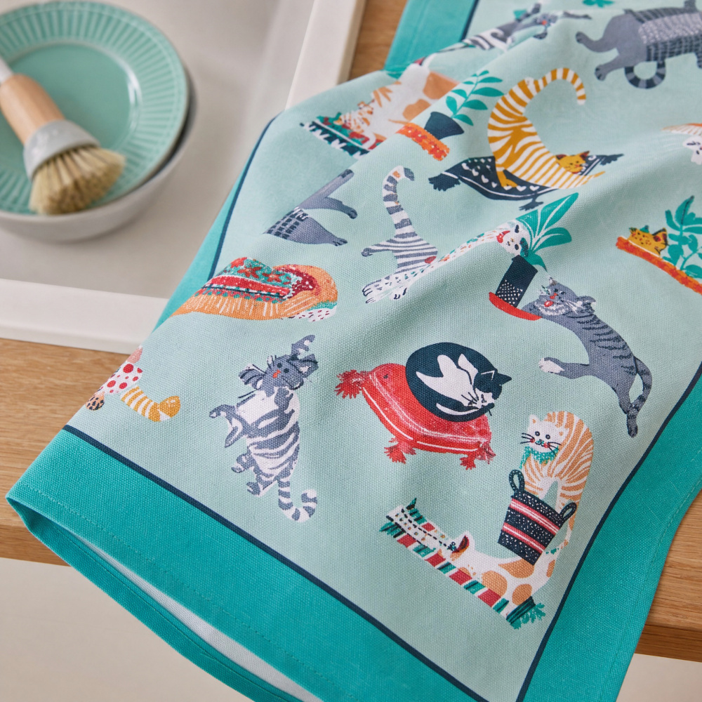 Ulster Weavers tea towel - Cats playing - Image 5