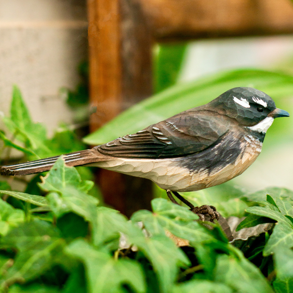 Oiseau en bois Wildlife Garden - rhipidure à collier gris - Image 2