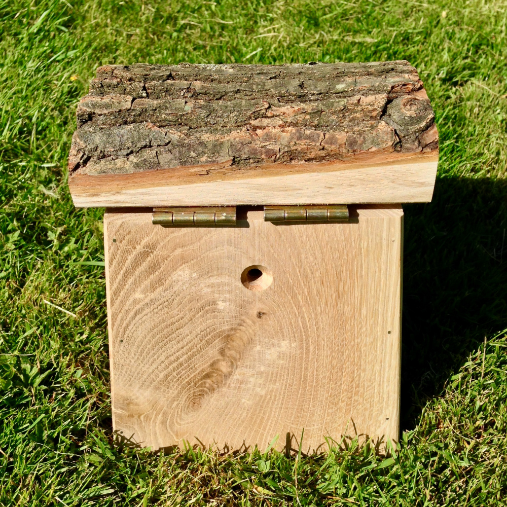 Hercules tit nest box with bark roof - Image 3