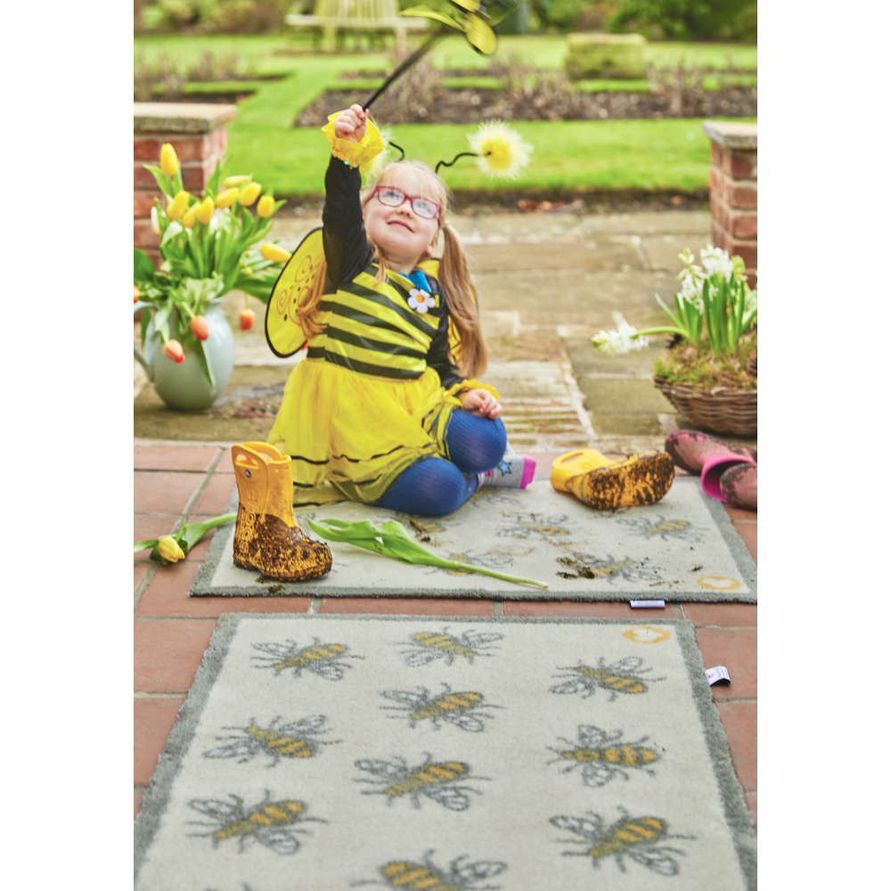 Hug Rug eco doormat, 65x85 - Bees - Image 4