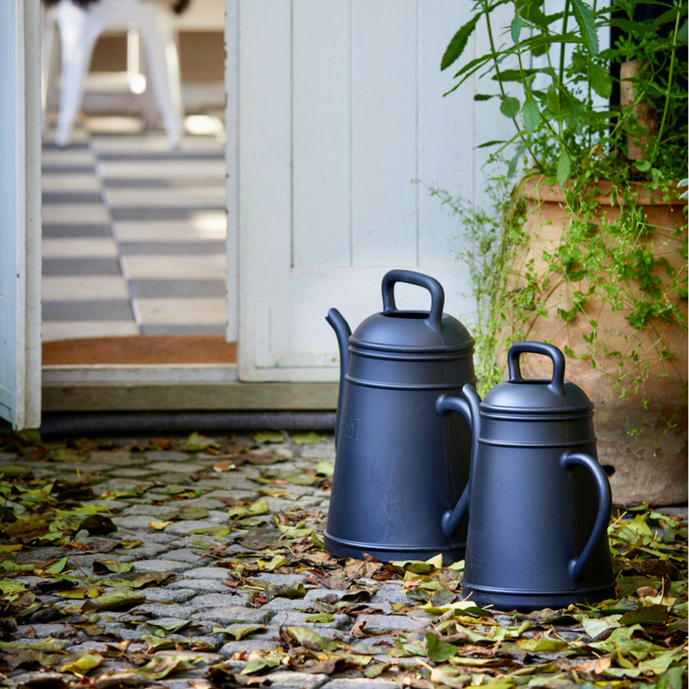 Xala Lungo Watering Can, 12 L - Black - Image 2